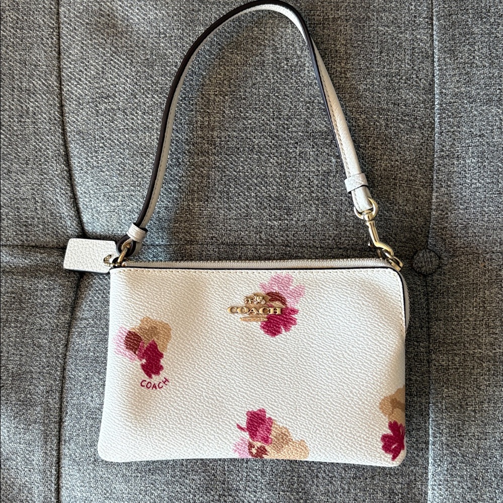 Coach Corner Zip Wristlet Floral Coated Canvas Chalk Field Floral Pouch NWOT